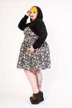 Load image into Gallery viewer, Talisman Hooded Black Shrug