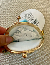 Load image into Gallery viewer, Hangyodon Kisslock Coin Purse