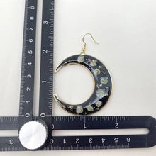 Load image into Gallery viewer, Baby's Breath Dried Flower Black Moon Earrings