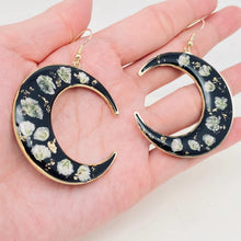 Load image into Gallery viewer, Baby's Breath Dried Flower Black Moon Earrings