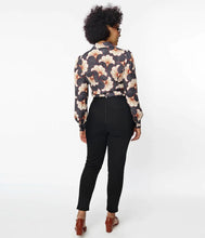 Load image into Gallery viewer, Black Cropped Pants with V-Shaped Waist