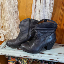 Load image into Gallery viewer, Black Bitty Heel Cowboy Boots