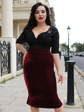 Load image into Gallery viewer, Lover Wine Velvet Pencil Skirt