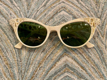 Load image into Gallery viewer, Vintage Willson Sunglasses
