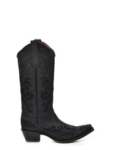 Load image into Gallery viewer, Black Embroidery Snip Toe Cowboy Boots
