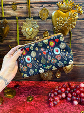 Load image into Gallery viewer, Sacred Heart Kisslock Pouch
