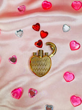 Load image into Gallery viewer, Gold Heart Lock Lighter
