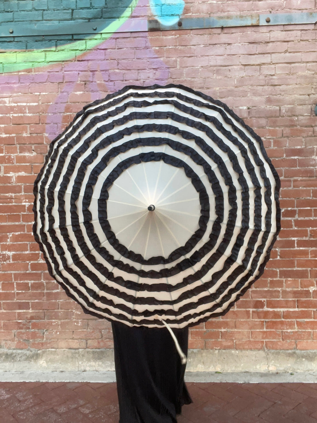 Black and White Ruffle Cake Tower Umbrella