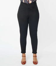Load image into Gallery viewer, Black Cropped Pants with V-Shaped Waist
