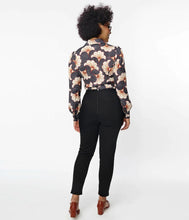 Load image into Gallery viewer, Black Cropped Pants with V-Shaped Waist
