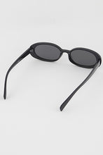 Load image into Gallery viewer, 90&#39;s Retro Oval Sunglasses
