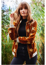 Load image into Gallery viewer, L’Astre Gold Velvet Star Jacket
