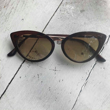 Load image into Gallery viewer, Retro Cat Eye Sunglasses
