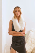 Load image into Gallery viewer, White Luxury Faux Fur Collar Scarf
