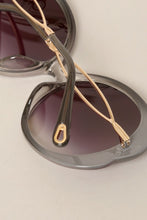 Load image into Gallery viewer, Modern Round Frame Sunglasses- More Colors Available!
