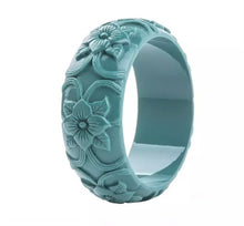 Load image into Gallery viewer, Vintage floral Acrylic Bracelet
