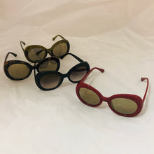 Load image into Gallery viewer, Decades Round Retro Sunglasses
