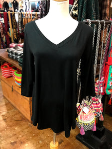 Black V-Neck U-Hem 3/4 Sleeve Top